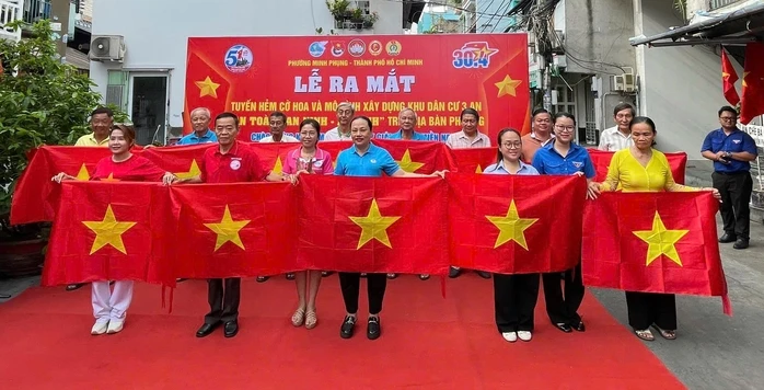 Phường Minh Phụng ra mắt "Tuyến hẻm cờ hoa" chào mừng đại lễ 30-4 Phường Minh Phụng ra mắt "Tuyến hẻm cờ hoa" chào mừng đại lễ 30-4