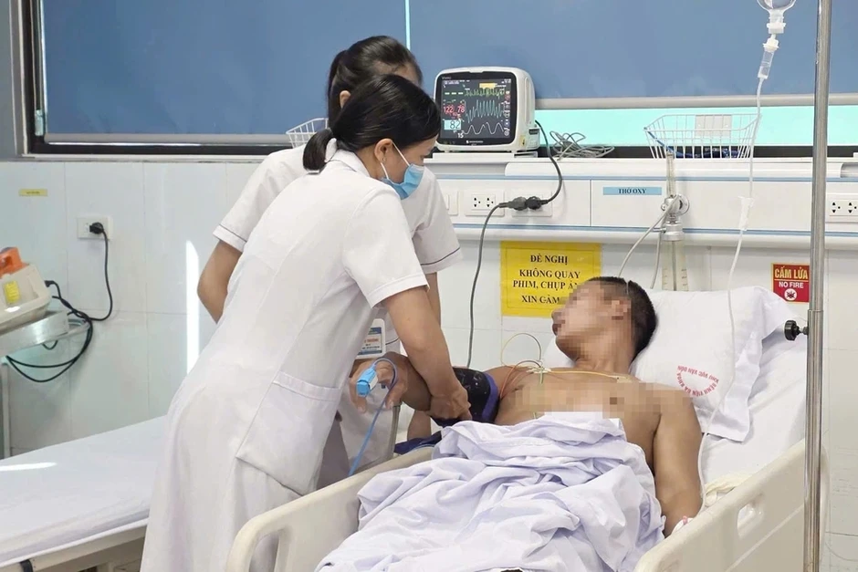 Phút sinh tử trên tàu hàng lật úp ở Vân Đồn