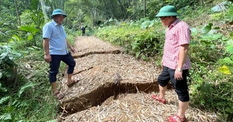 Quả đồi tại Thanh Hóa nứt toác hơn 1km, 180 người được sơ tán