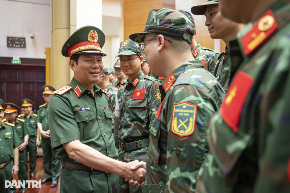 Quân đội Việt Nam mang 88 tấn hàng hỗ trợ người dân Venezuela Quân đội Việt Nam mang 88 tấn hàng hỗ trợ người dân Venezuela