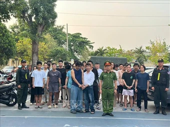 Quan hệ nghệ sỹ - người hâm mộ: Tính hai mặt trong thời đại số
