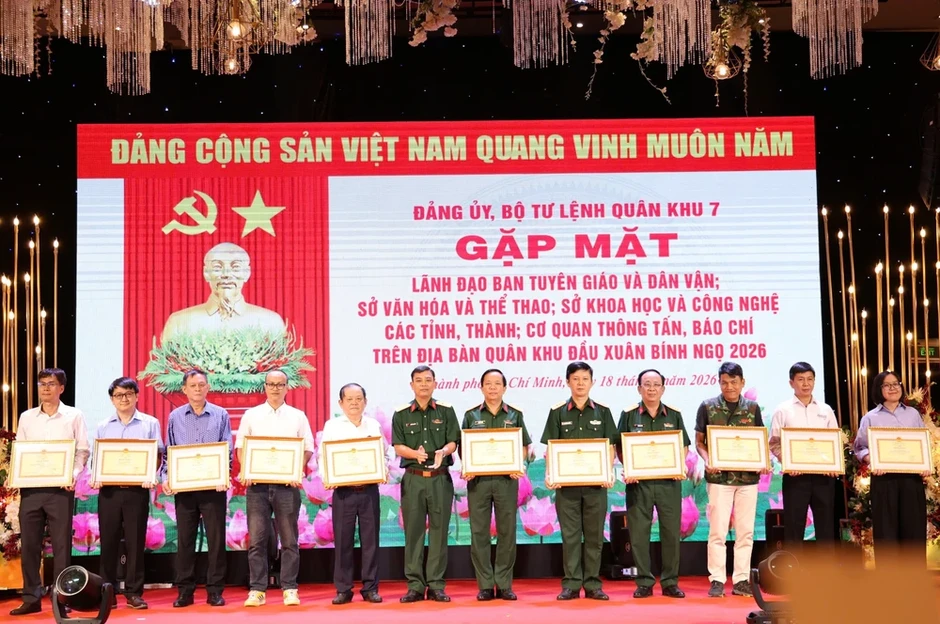 Quân khu 7 chủ động đấu tranh với những thông tin sai trái, thù địch trên mạng xã hội Quân khu 7 chủ động đấu tranh với những thông tin sai trái, thù địch trên mạng xã hội
