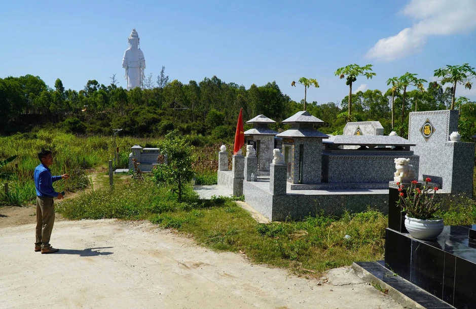 Quảng Ngãi: Hơn 2,1 ha đất nông nghiệp biến thành khu an táng Quảng Ngãi: Hơn 2,1 ha đất nông nghiệp biến thành khu an táng