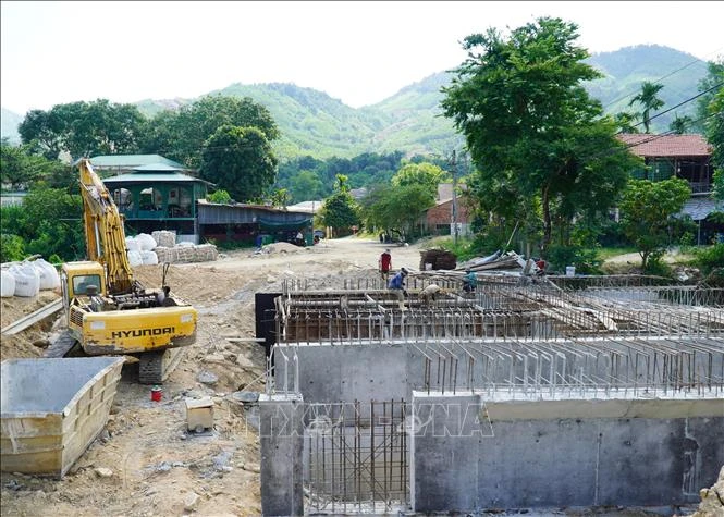 Quảng Ngãi: Tái khởi động dự án cầu tiền tỷ 'đắp chiếu' do 'tắc' đường dẫn Quảng Ngãi: Tái khởi động dự án cầu tiền tỷ 'đắp chiếu' do 'tắc' đường dẫn