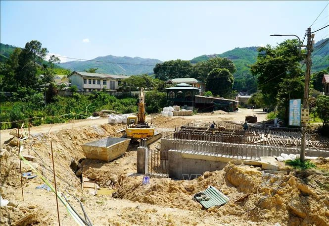 Quảng Ngãi: Tái khởi động dự án cầu tiền tỷ 'đắp chiếu' do 'tắc' đường dẫn Quảng Ngãi: Tái khởi động dự án cầu tiền tỷ 'đắp chiếu' do 'tắc' đường dẫn
