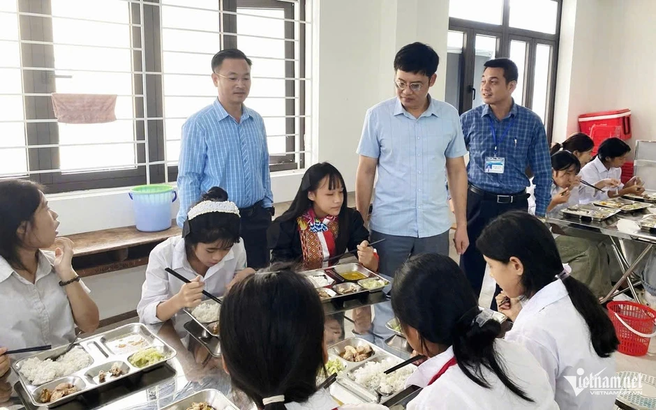 Quảng Ninh chi hơn 188 tỷ đồng hỗ trợ bữa trưa cho học sinh vùng khó Quảng Ninh chi hơn 188 tỷ đồng hỗ trợ bữa trưa cho học sinh vùng khó