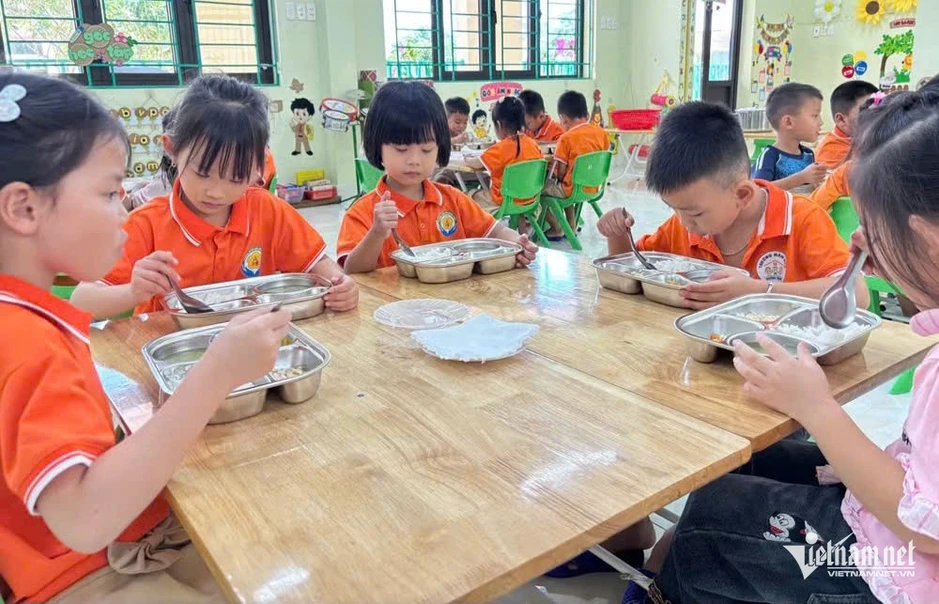 Quảng Ninh chi hơn 188 tỷ đồng hỗ trợ bữa trưa cho học sinh vùng khó Quảng Ninh chi hơn 188 tỷ đồng hỗ trợ bữa trưa cho học sinh vùng khó