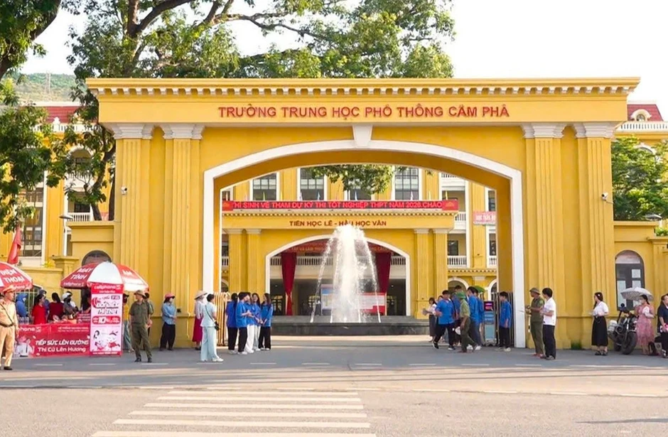 Quảng Ninh kỷ luật cán bộ coi thi vụ giám thị hỗ trợ thí sinh xem bài Quảng Ninh kỷ luật cán bộ coi thi vụ giám thị hỗ trợ thí sinh xem bài
