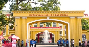 Quảng Ninh kỷ luật cán bộ coi thi vụ giám thị hỗ trợ thí sinh xem bài