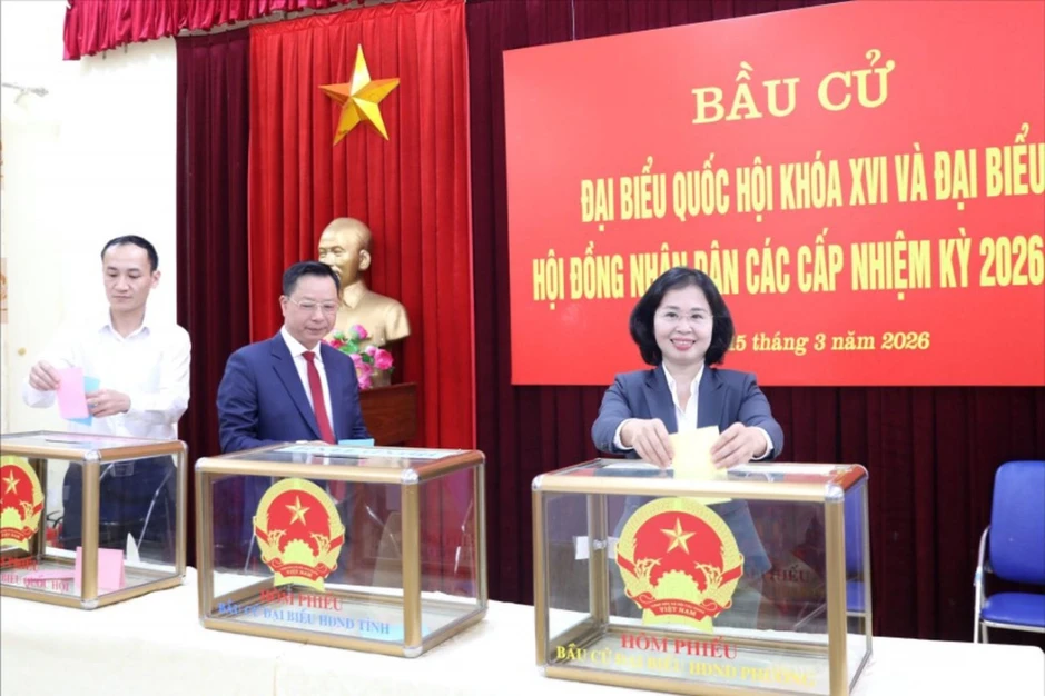 Quảng Ninh rộn ràng ngày bầu cử, cử tri toàn tỉnh nô nức thực hiện quyền công dân Quảng Ninh rộn ràng ngày bầu cử, cử tri toàn tỉnh nô nức thực hiện quyền công dân