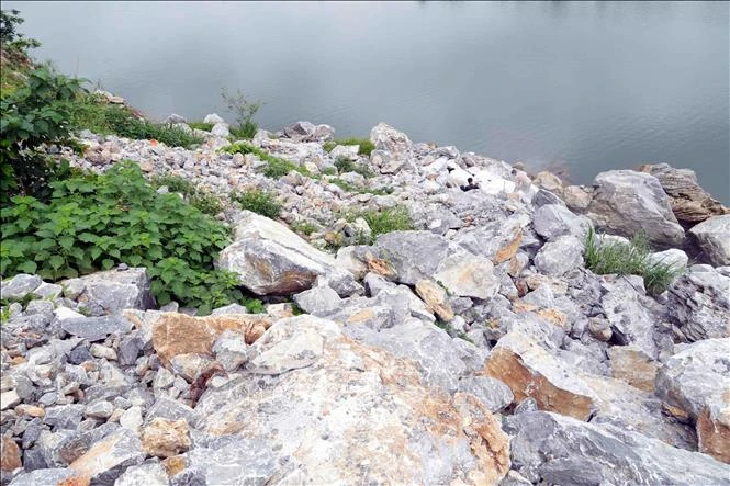 Quảng Trị: Doanh nghiệp khai thác đá khắc phục ô nhiễm sau phản ánh Quảng Trị: Doanh nghiệp khai thác đá khắc phục ô nhiễm sau phản ánh