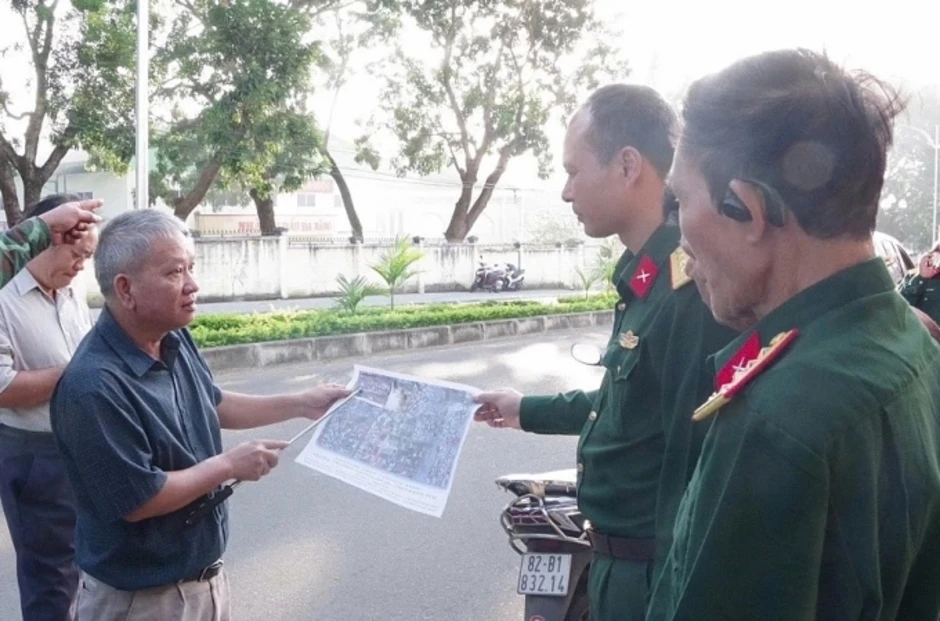 Quét radar xuyên đất tìm mộ tập thể liệt sĩ từ 2 bức ảnh của cựu binh Mỹ Quét radar xuyên đất tìm mộ tập thể liệt sĩ từ 2 bức ảnh của cựu binh Mỹ