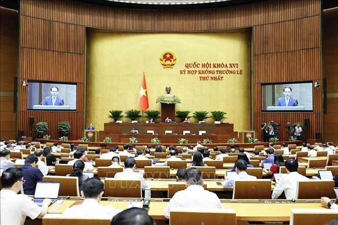 Quốc hội nghe trình bày Tờ trình, báo cáo thẩm tra về các dự án luật Quốc hội nghe trình bày Tờ trình, báo cáo thẩm tra về các dự án luật