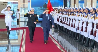 Quyền Bộ trưởng Hải quân Mỹ Hùng Cao thăm Hải quân Việt Nam
