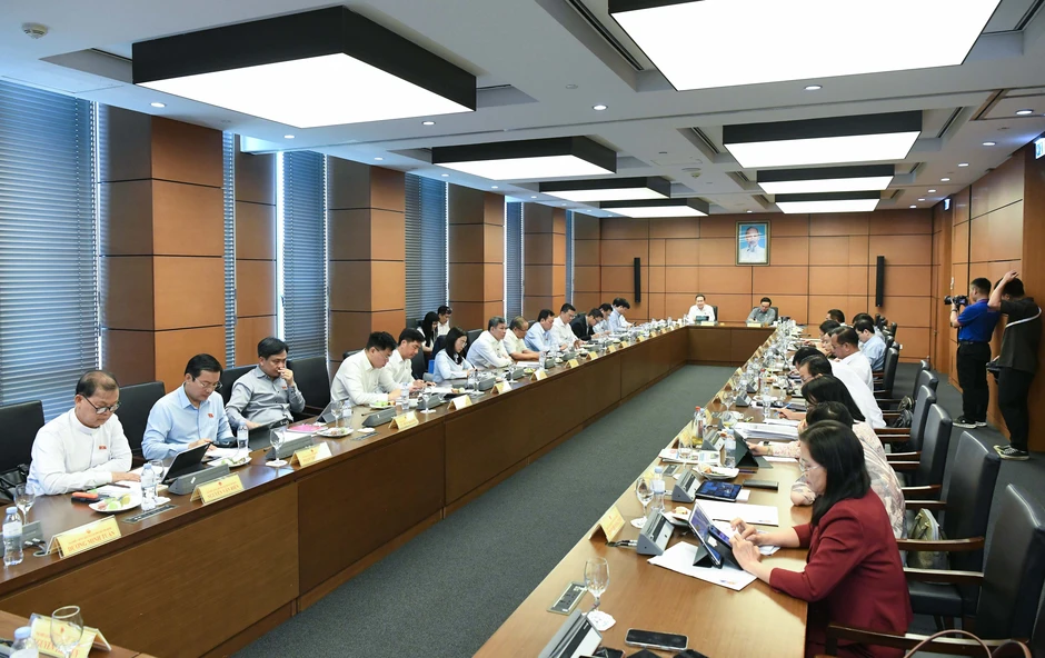 Quyết tâm tăng trưởng hai con số trên nền tảng vững chắc là ổn định kinh tế vĩ mô Quyết tâm tăng trưởng hai con số trên nền tảng vững chắc là ổn định kinh tế vĩ mô