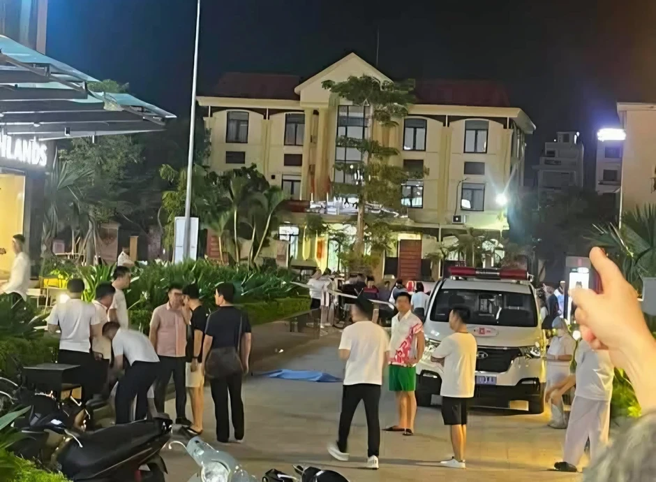 Rơi từ tầng 15 chung cư ở Hải Phòng xuống đất, bé trai 7 tuổi tử vong