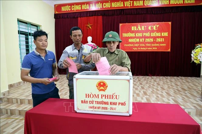 Rộn ràng ngày bầu cử trưởng thôn, bản, khu phố ở Quảng Ninh Rộn ràng ngày bầu cử trưởng thôn, bản, khu phố ở Quảng Ninh
