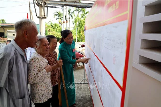Rộn ràng ngày bầu cử trưởng thôn, bản, khu phố ở Quảng Ninh Rộn ràng ngày bầu cử trưởng thôn, bản, khu phố ở Quảng Ninh