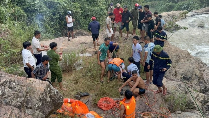 Rủ nhau đi tắm thác, 2 học sinh ở Quảng Trị chết đuối Rủ nhau đi tắm thác, 2 học sinh ở Quảng Trị chết đuối