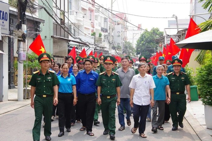 Rực rỡ đường cờ Tổ quốc chào mừng Ngày hội non sông tại TPHCM Rực rỡ đường cờ Tổ quốc chào mừng Ngày hội non sông tại TPHCM