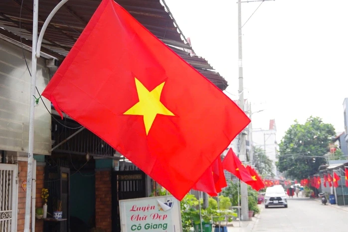 Rực rỡ đường cờ Tổ quốc chào mừng Ngày hội non sông tại TPHCM Rực rỡ đường cờ Tổ quốc chào mừng Ngày hội non sông tại TPHCM
