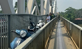 Sà lan tông cầu Ghềnh, đường sắt Bắc - Nam gián đoạn