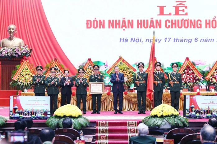 Sáng đẹp phẩm chất "Bộ đội Cụ Hồ" Sáng đẹp phẩm chất "Bộ đội Cụ Hồ"