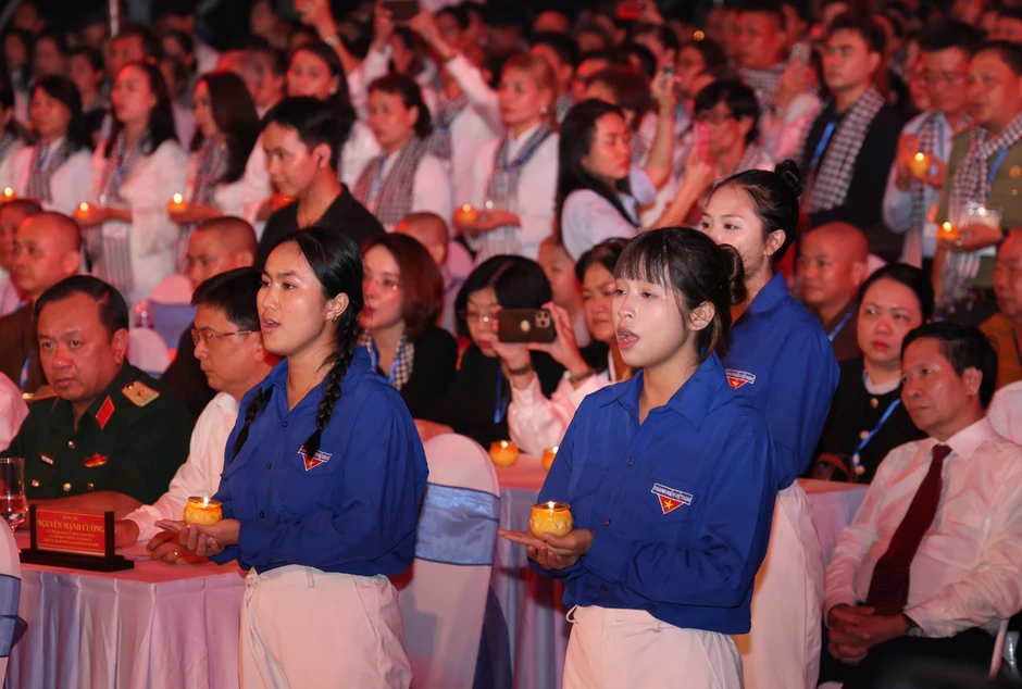 Sáng nay diễn ra Lễ viếng, truy điệu và an táng 731 hài cốt liệt sĩ được tìm thấy tại Công viên Lê Thị Riêng Sáng nay diễn ra Lễ viếng, truy điệu và an táng 731 hài cốt liệt sĩ được tìm thấy tại Công viên Lê Thị Riêng