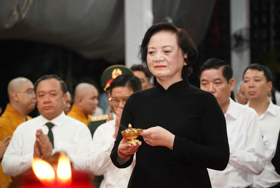 Sáng nay diễn ra Lễ viếng, truy điệu và an táng 731 hài cốt liệt sĩ được tìm thấy tại Công viên Lê Thị Riêng Sáng nay diễn ra Lễ viếng, truy điệu và an táng 731 hài cốt liệt sĩ được tìm thấy tại Công viên Lê Thị Riêng