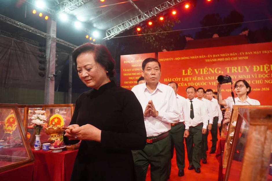Sáng nay diễn ra Lễ viếng, truy điệu và an táng 731 hài cốt liệt sĩ được tìm thấy tại Công viên Lê Thị Riêng Sáng nay diễn ra Lễ viếng, truy điệu và an táng 731 hài cốt liệt sĩ được tìm thấy tại Công viên Lê Thị Riêng