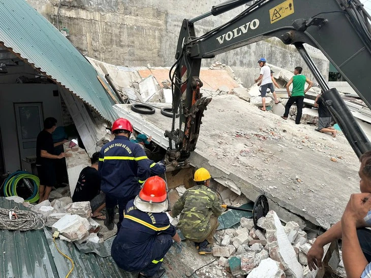 Sập nhà đang sửa, 1 người chết, 2 người bị thương Sập nhà đang sửa, 1 người chết, 2 người bị thương