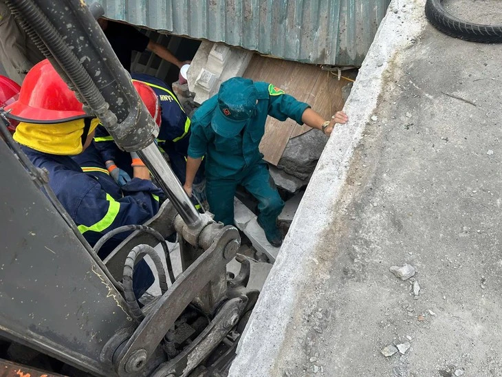 Sập nhà đang sửa, 1 người chết, 2 người bị thương Sập nhà đang sửa, 1 người chết, 2 người bị thương