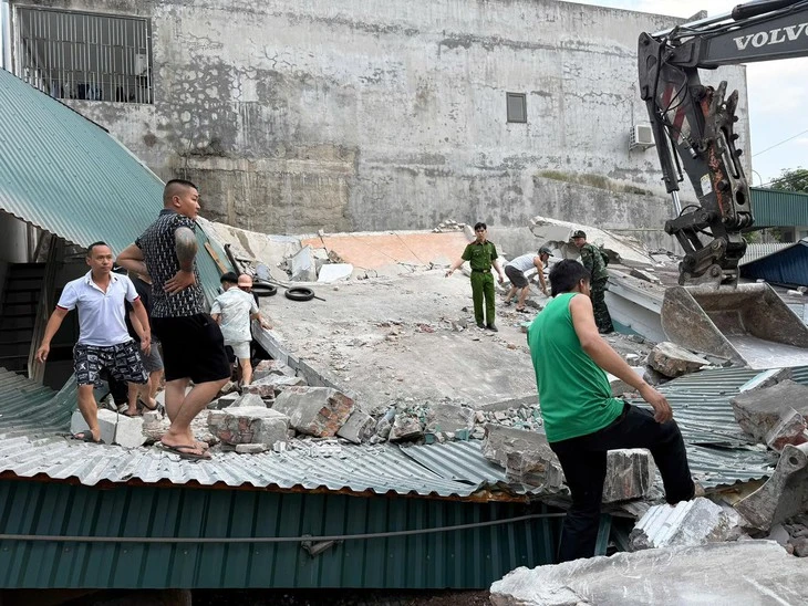 Sập nhà đang sửa, 1 người chết, 2 người bị thương Sập nhà đang sửa, 1 người chết, 2 người bị thương