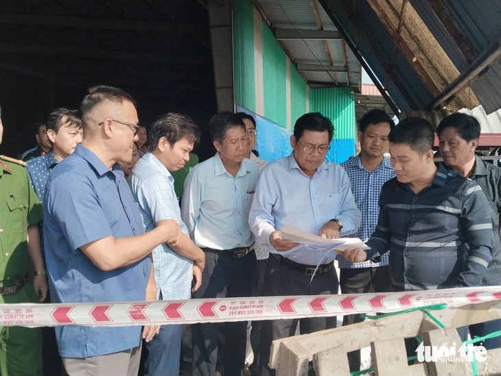 Sạt lở bờ sông Hậu dài 50m, ăn sâu vào bờ 8m, di dời 660 tấn gạo