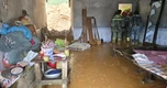 Sạt lở đất đá làm sập phòng ngủ vùi lấp 3 người dân