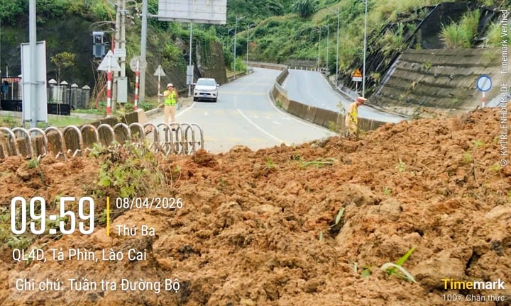 Sạt lở đất đá tại cầu Móng Sến Lào Cai gây nguy hiểm cho giao thông