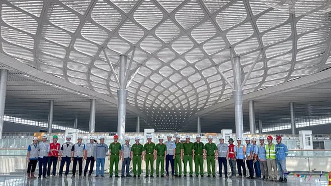 Sau khi máy bay đặc biệt xuất hiện, sân bay trẻ nhất trị giá 16 tỷ USD của Việt Nam tiếp tục 'chạy nước rút' Sau khi máy bay đặc biệt xuất hiện, sân bay trẻ nhất trị giá 16 tỷ USD của Việt Nam tiếp tục 'chạy nước rút'