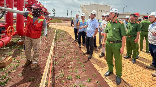 Sau khi máy bay đặc biệt xuất hiện, sân bay trẻ nhất trị giá 16 tỷ USD của Việt Nam tiếp tục 'chạy nước rút' Sau khi máy bay đặc biệt xuất hiện, sân bay trẻ nhất trị giá 16 tỷ USD của Việt Nam tiếp tục 'chạy nước rút'
