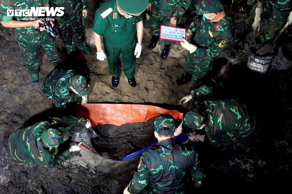 Sau một tuần khai quật, tìm thấy 74 hài cốt liệt sĩ tại Công viên Lê Thị Riêng Sau một tuần khai quật, tìm thấy 74 hài cốt liệt sĩ tại Công viên Lê Thị Riêng