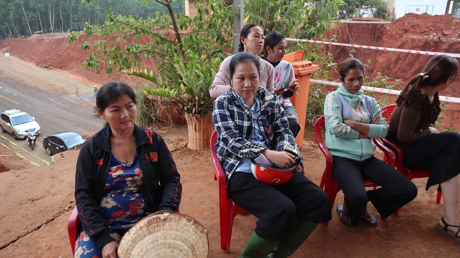 Sau nhận tiền hỗ trợ để đến nơi ở tạm, 8 hộ dân mong muốn gì? Sau nhận tiền hỗ trợ để đến nơi ở tạm, 8 hộ dân mong muốn gì?