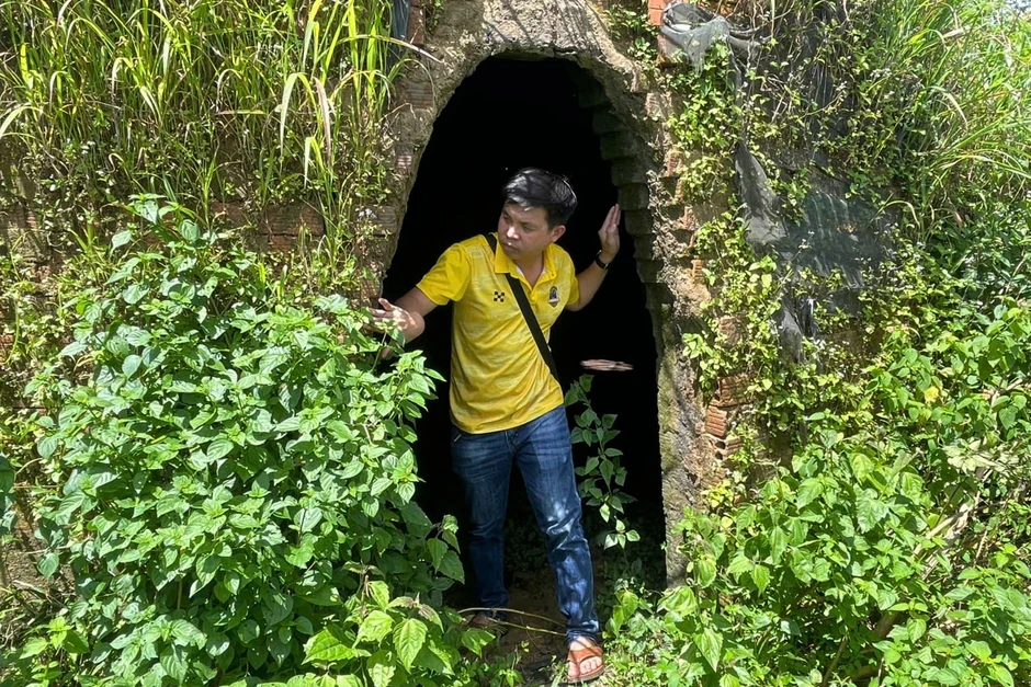 Sáu “tòa tháp đỏ” bỏ hoang giữa lòng đô thị Sáu “tòa tháp đỏ” bỏ hoang giữa lòng đô thị