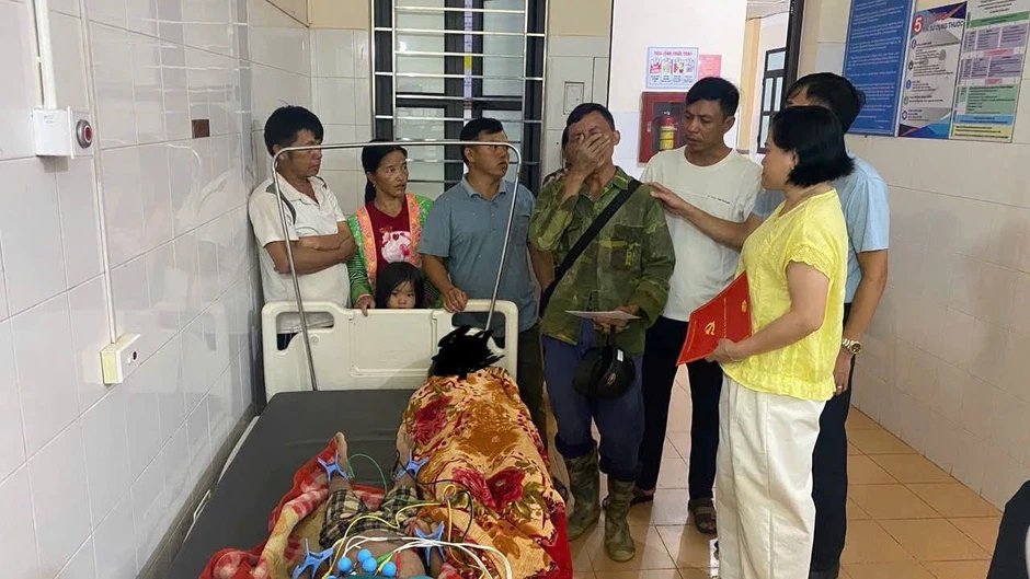 Sét đánh Mường Nhé: Hai em nhỏ tử vong thương tâm , mẹ đang điều trị Sét đánh Mường Nhé: Hai em nhỏ tử vong thương tâm , mẹ đang điều trị