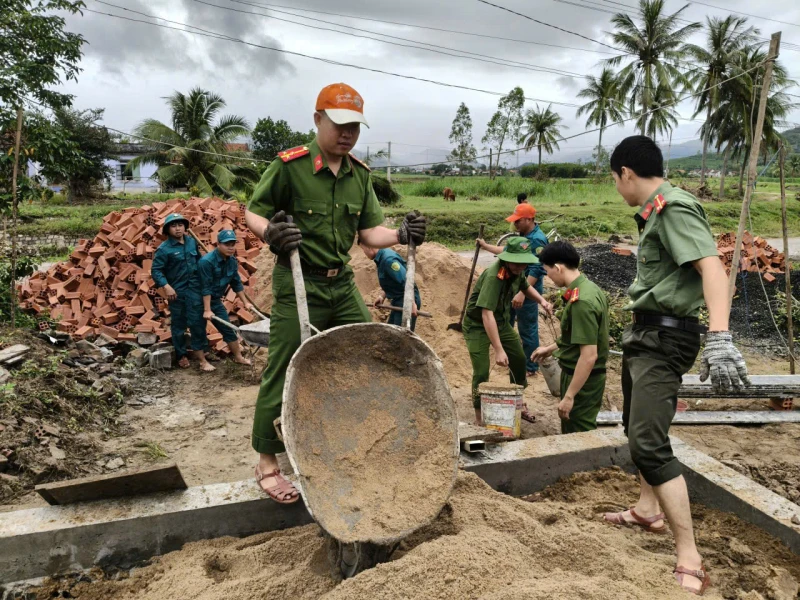 Siết chặt kỷ luật, bám sát địa bàn, bảo vệ bình yên vùng quê Phú Hòa 1