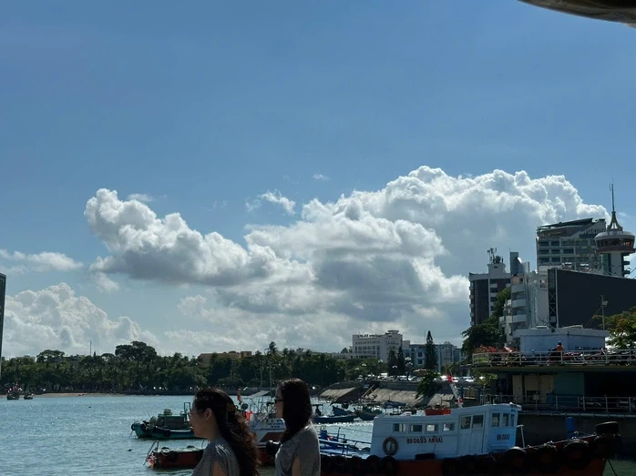 SỔ TAY: Bản sắc toát lên từ chính sách SỔ TAY: Bản sắc toát lên từ chính sách