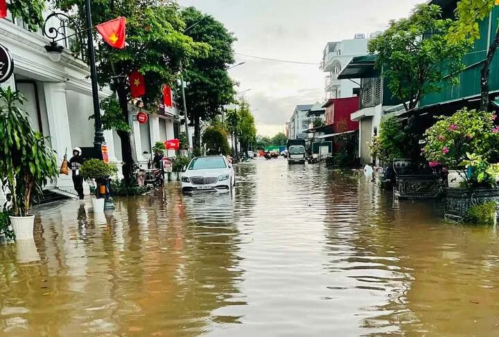 Sở Xây dựng Hà Nội lý giải sự cố ngập cục bộ sau cơn mưa 30 phút Sở Xây dựng Hà Nội lý giải sự cố ngập cục bộ sau cơn mưa 30 phút