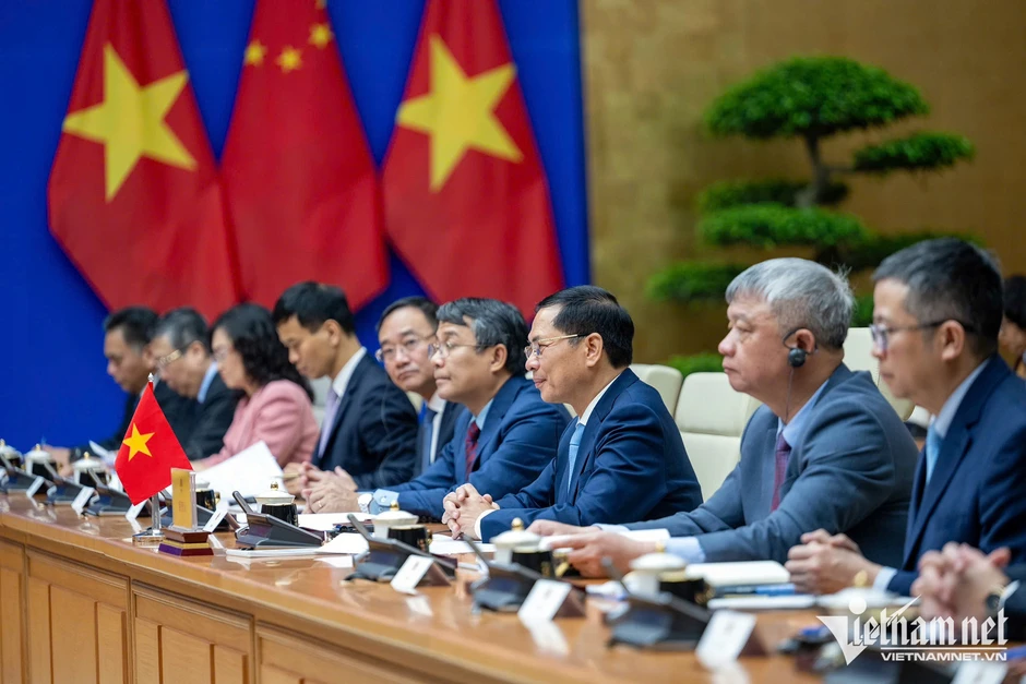 Sớm hoàn thành 3 tuyến đường sắt khổ tiêu chuẩn kết nối Việt Nam với Trung Quốc Sớm hoàn thành 3 tuyến đường sắt khổ tiêu chuẩn kết nối Việt Nam với Trung Quốc
