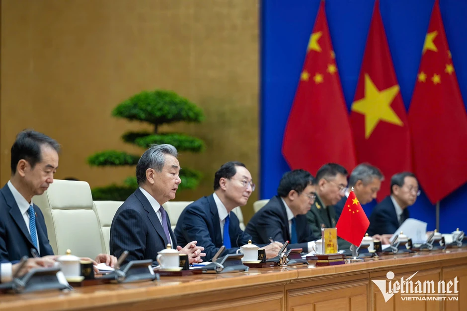 Sớm hoàn thành 3 tuyến đường sắt khổ tiêu chuẩn kết nối Việt Nam với Trung Quốc Sớm hoàn thành 3 tuyến đường sắt khổ tiêu chuẩn kết nối Việt Nam với Trung Quốc