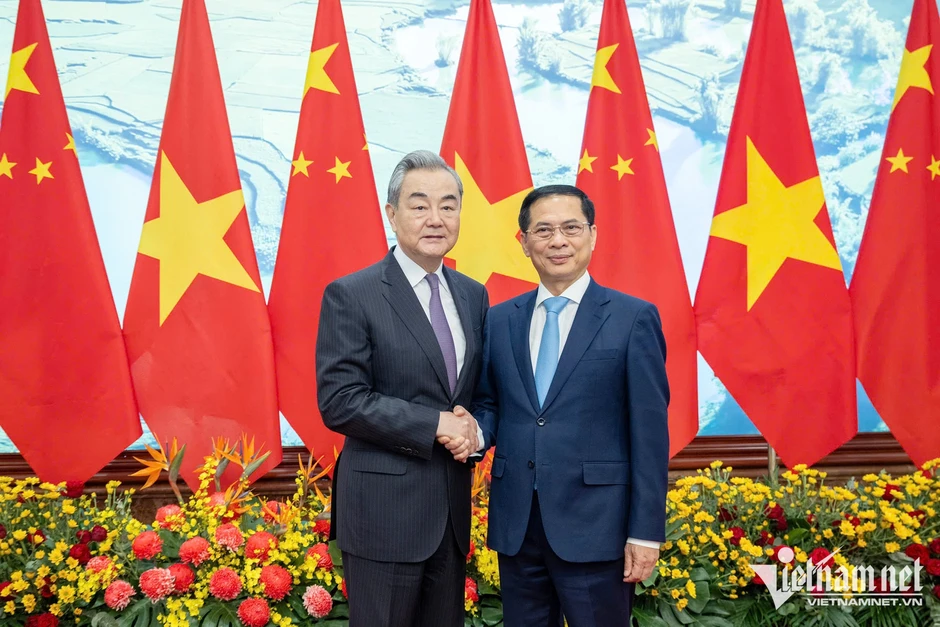 Sớm hoàn thành 3 tuyến đường sắt khổ tiêu chuẩn kết nối Việt Nam với Trung Quốc Sớm hoàn thành 3 tuyến đường sắt khổ tiêu chuẩn kết nối Việt Nam với Trung Quốc
