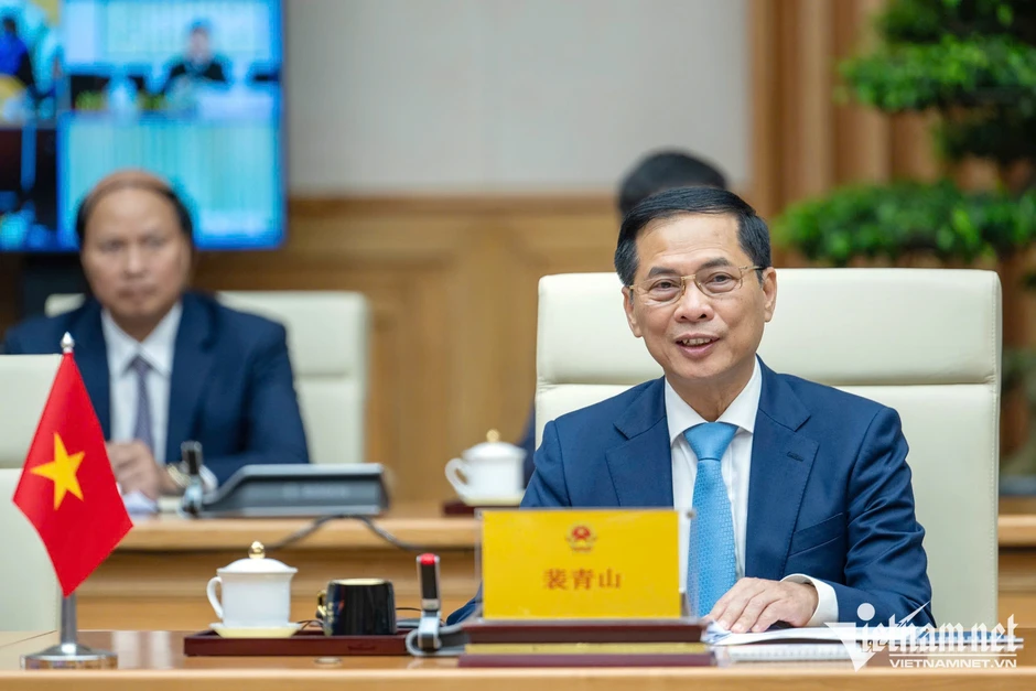 Sớm hoàn thành 3 tuyến đường sắt khổ tiêu chuẩn kết nối Việt Nam với Trung Quốc Sớm hoàn thành 3 tuyến đường sắt khổ tiêu chuẩn kết nối Việt Nam với Trung Quốc