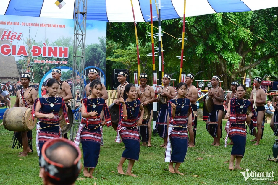 Sơmă Kơcham - Nghi lễ thiêng giữ hồn làng của người Ba Na Sơmă Kơcham - Nghi lễ thiêng giữ hồn làng của người Ba Na